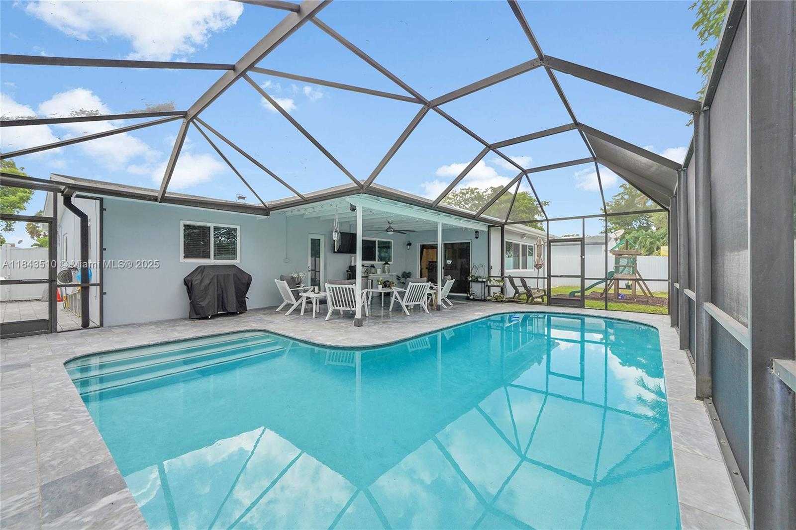 Small Image of 521 NORTH WEST 93RD TER, Pembroke Pines Number 41
