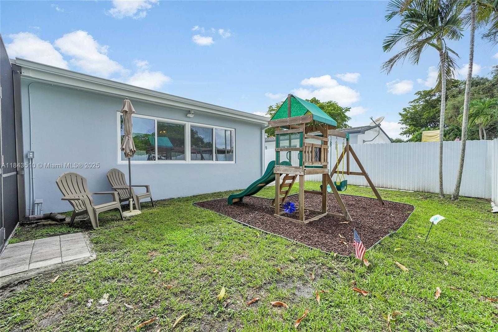 Small Image of 521 NORTH WEST 93RD TER, Pembroke Pines Number 46