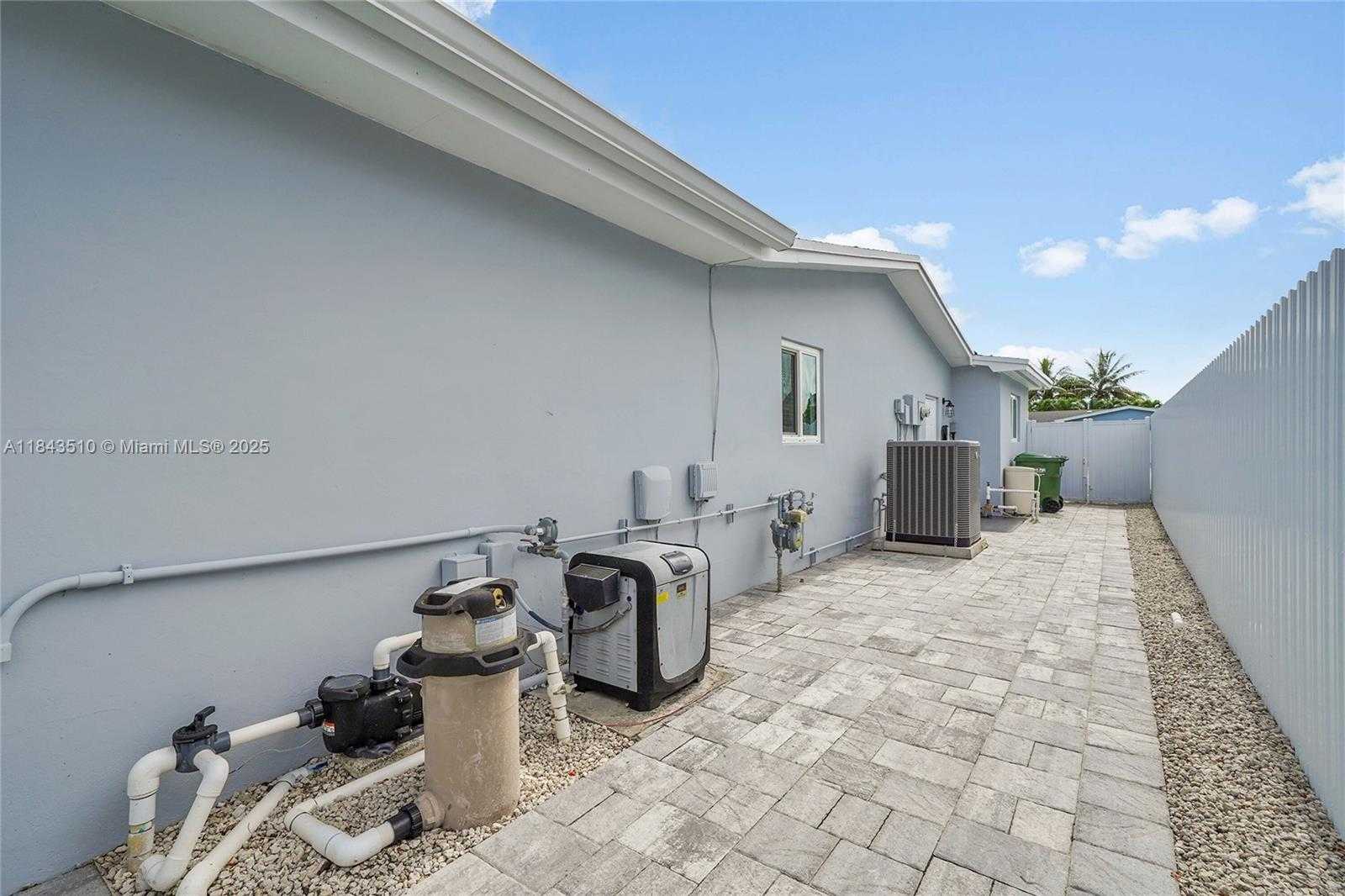 Small Image of 521 NORTH WEST 93RD TER, Pembroke Pines Number 49