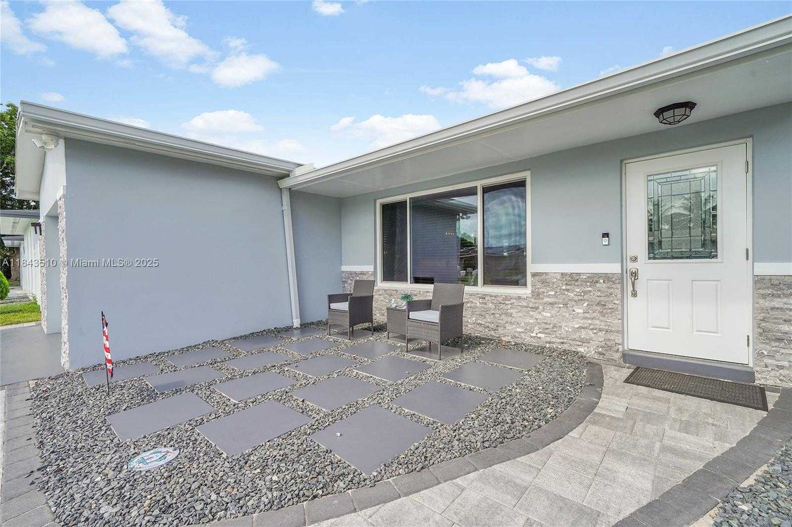 Small Image of 521 NORTH WEST 93RD TER, Pembroke Pines Number 5