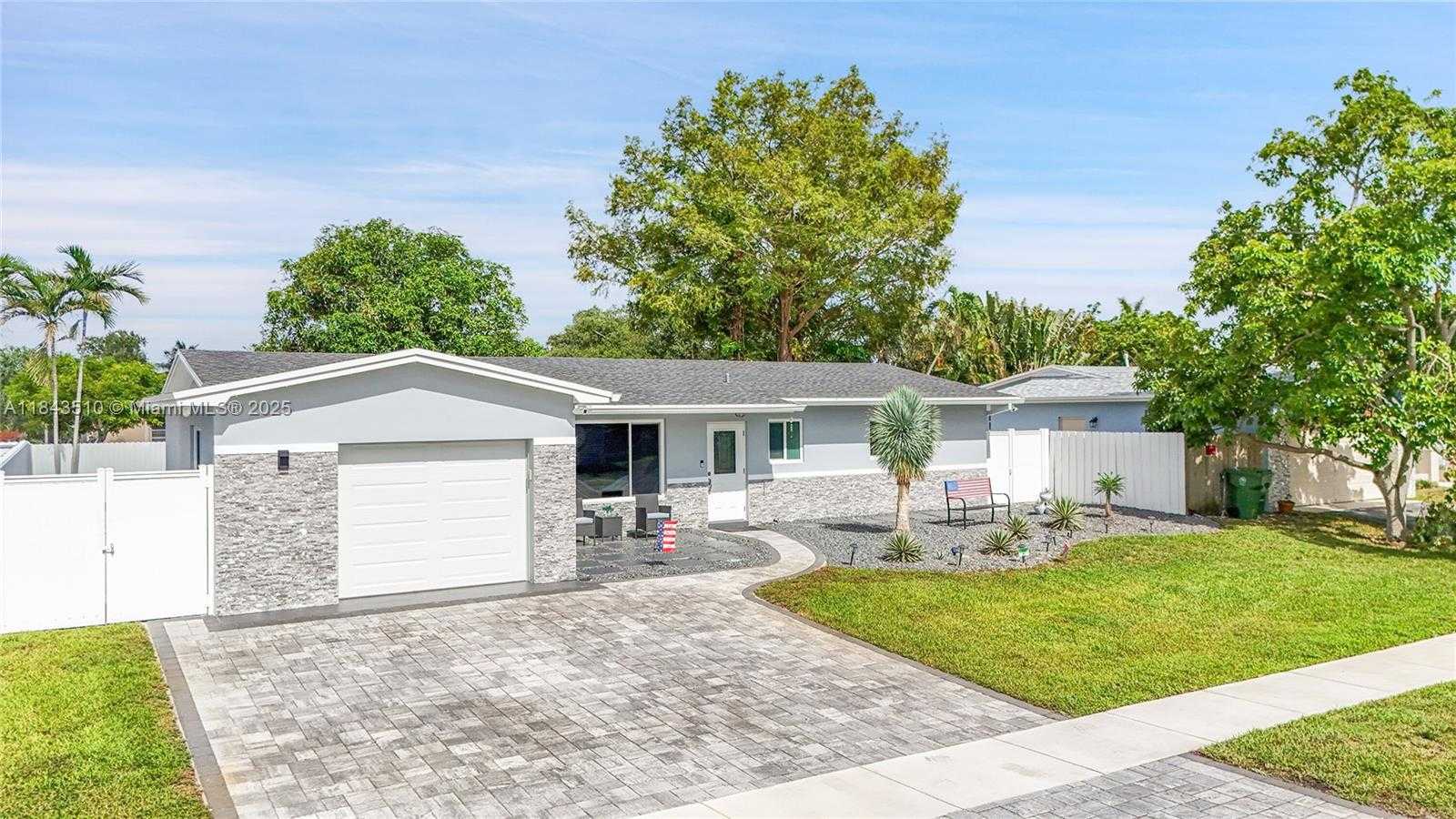 Small Image of 521 NORTH WEST 93RD TER, Pembroke Pines Number 50