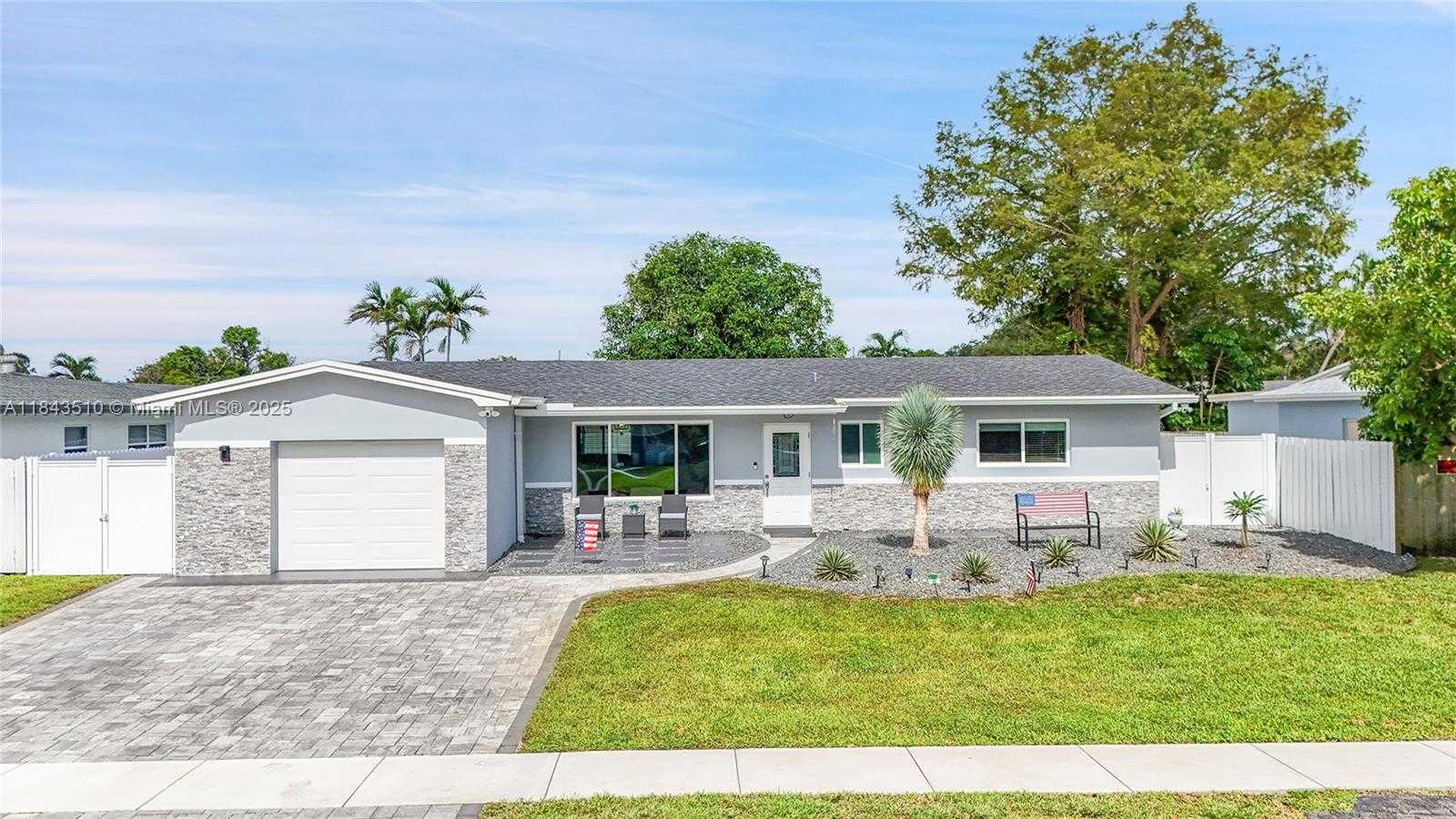 Small Image of 521 NORTH WEST 93RD TER, Pembroke Pines Number 51