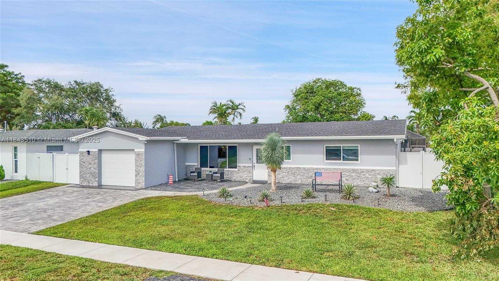Small Image of 521 NORTH WEST 93RD TER, Pembroke Pines Number 52