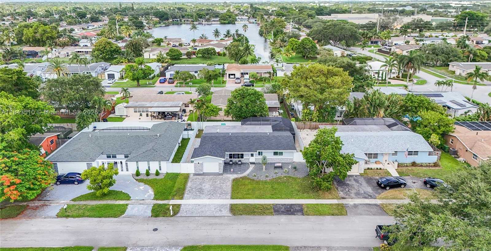Small Image of 521 NORTH WEST 93RD TER, Pembroke Pines Number 54