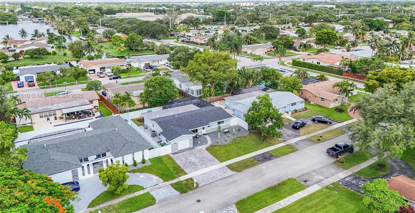 Small Image of 521 NORTH WEST 93RD TER, Pembroke Pines Number 55