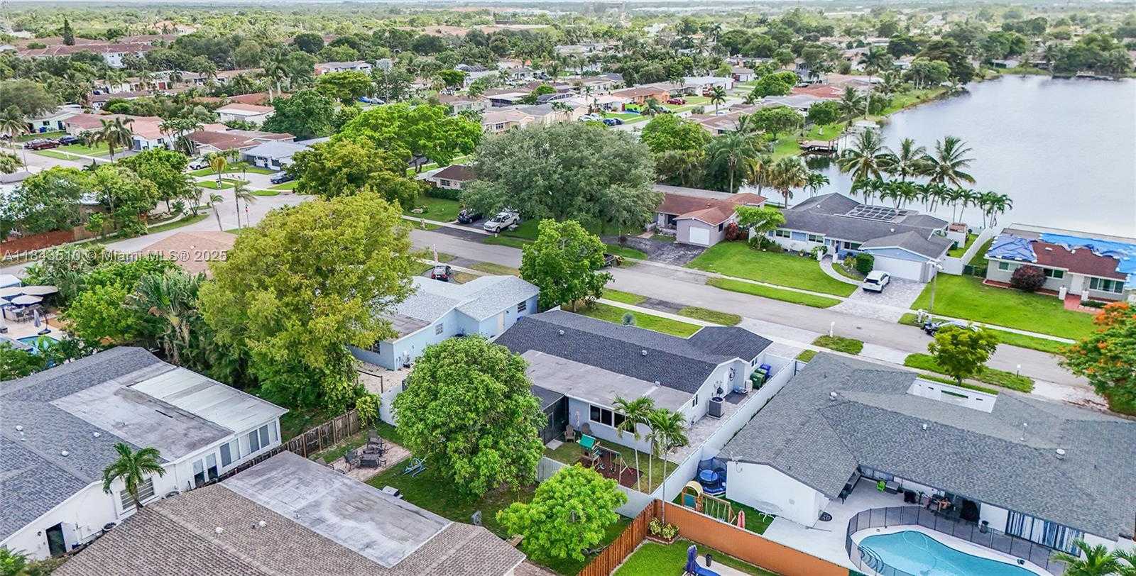 Small Image of 521 NORTH WEST 93RD TER, Pembroke Pines Number 56