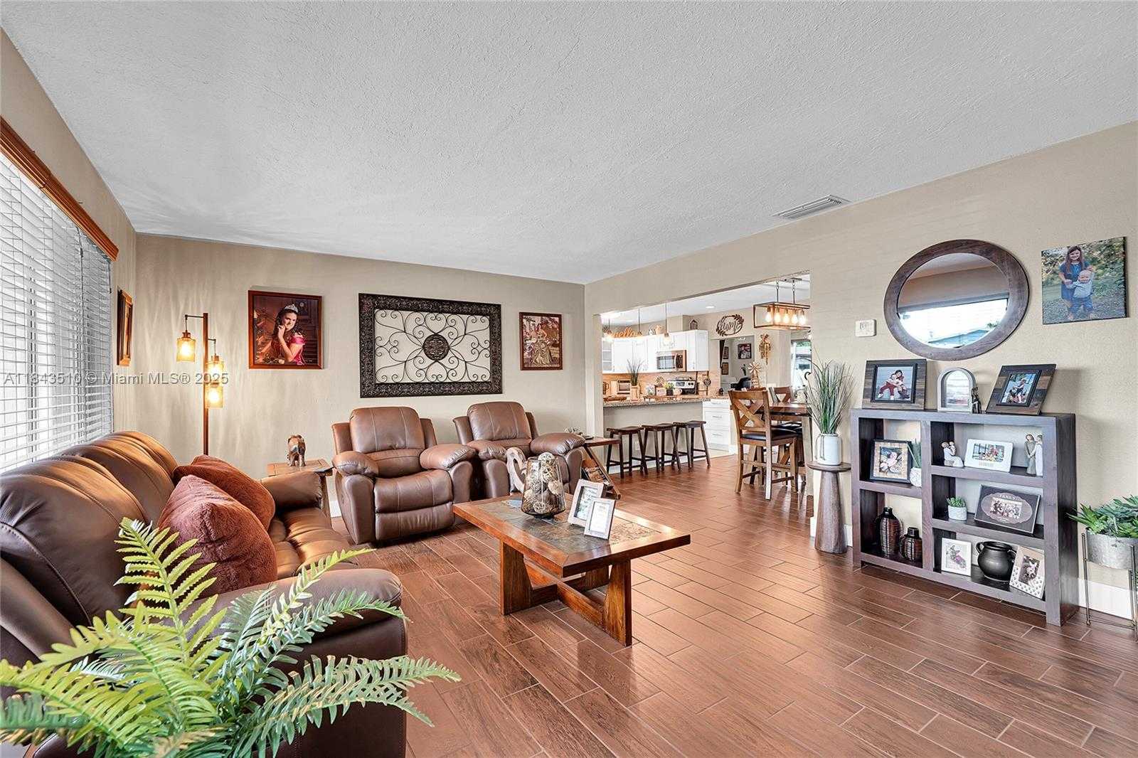 Small Image of 521 NORTH WEST 93RD TER, Pembroke Pines Number 7