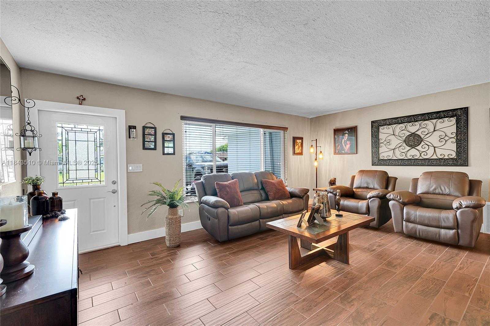 Small Image of 521 NORTH WEST 93RD TER, Pembroke Pines Number 8
