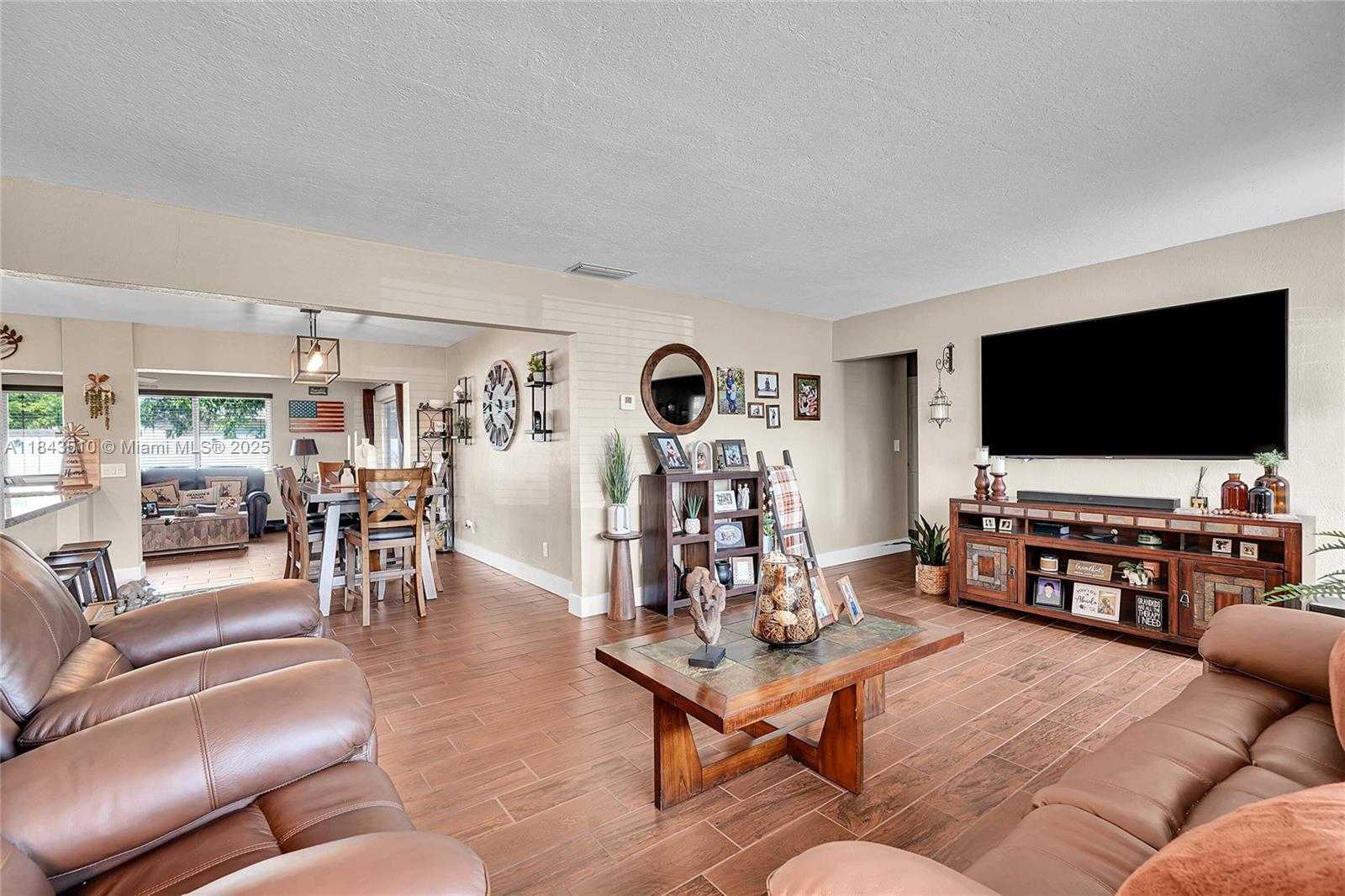 Small Image of 521 NORTH WEST 93RD TER, Pembroke Pines Number 9