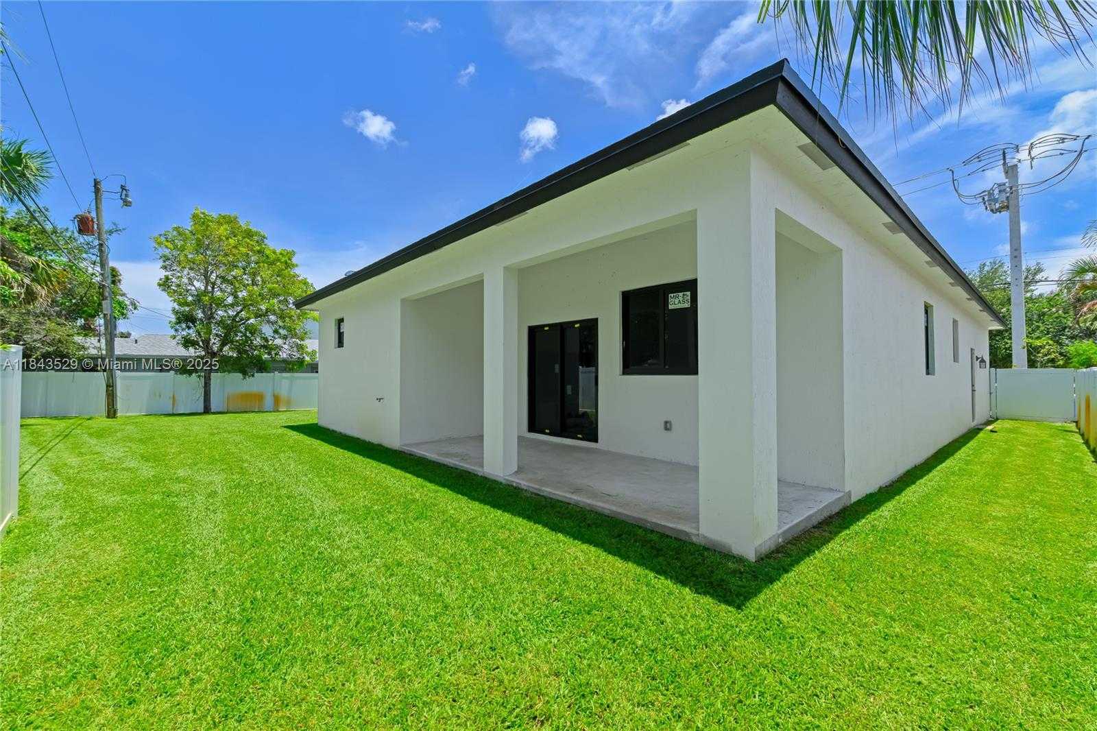 Small Image of 335 NORTH WEST 15TH ST, Pompano Beach Number 27