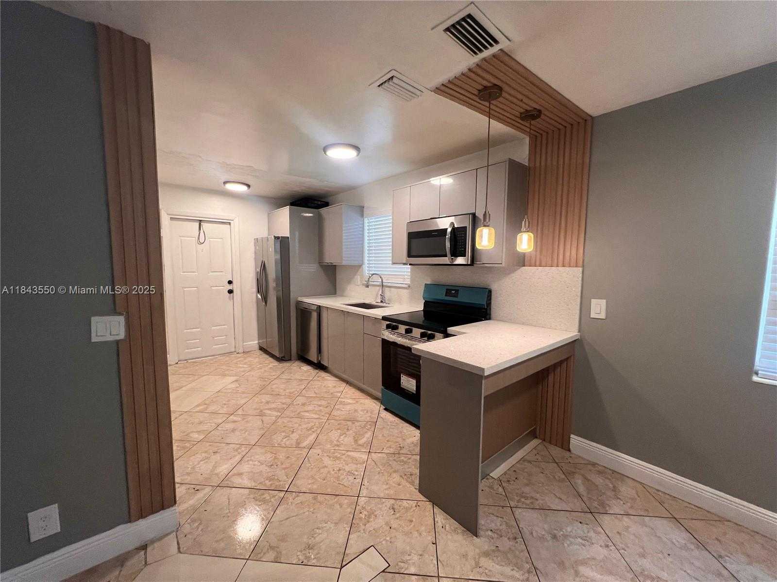 Small Image of 3616 SOUTH WEST 14TH ST, Fort Lauderdale Number 18