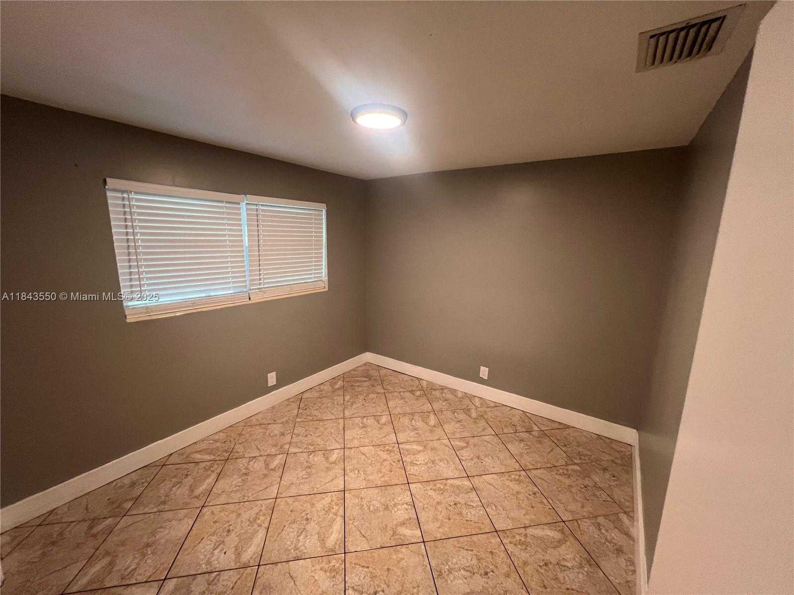 Small Image of 3616 SOUTH WEST 14TH ST, Fort Lauderdale Number 24
