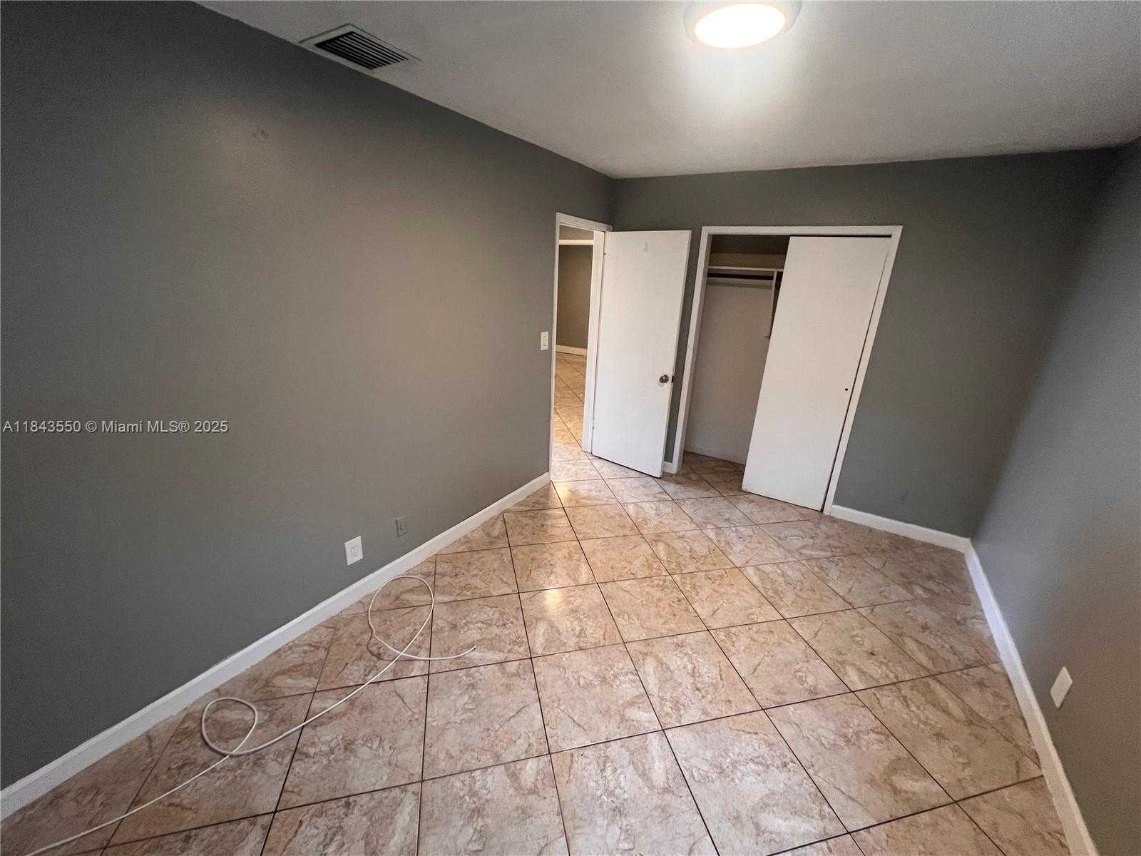 Small Image of 3616 SOUTH WEST 14TH ST, Fort Lauderdale Number 33