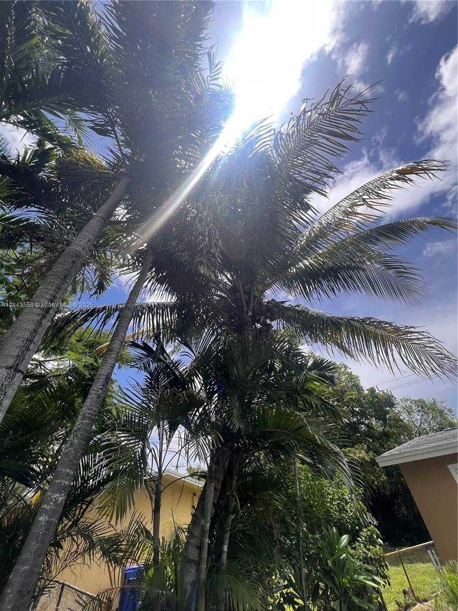 Small Image of 3616 SOUTH WEST 14TH ST, Fort Lauderdale Number 6