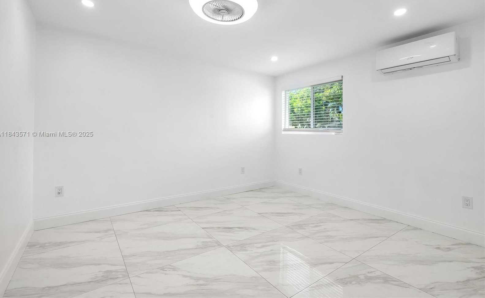 Small Image of 2001 NORTH 22ND AVE, Hollywood Number 12
