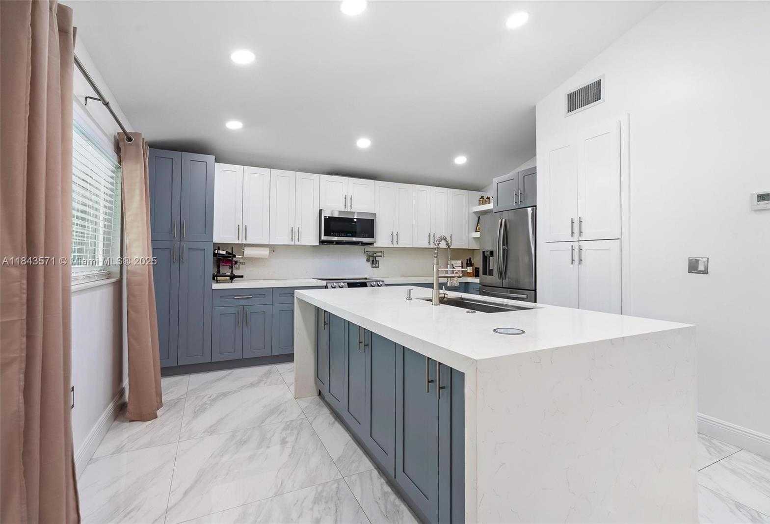 Small Image of 2001 NORTH 22ND AVE, Hollywood Number 2