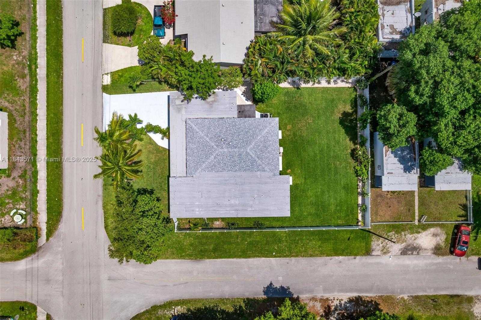 Small Image of 2001 NORTH 22ND AVE, Hollywood Number 23