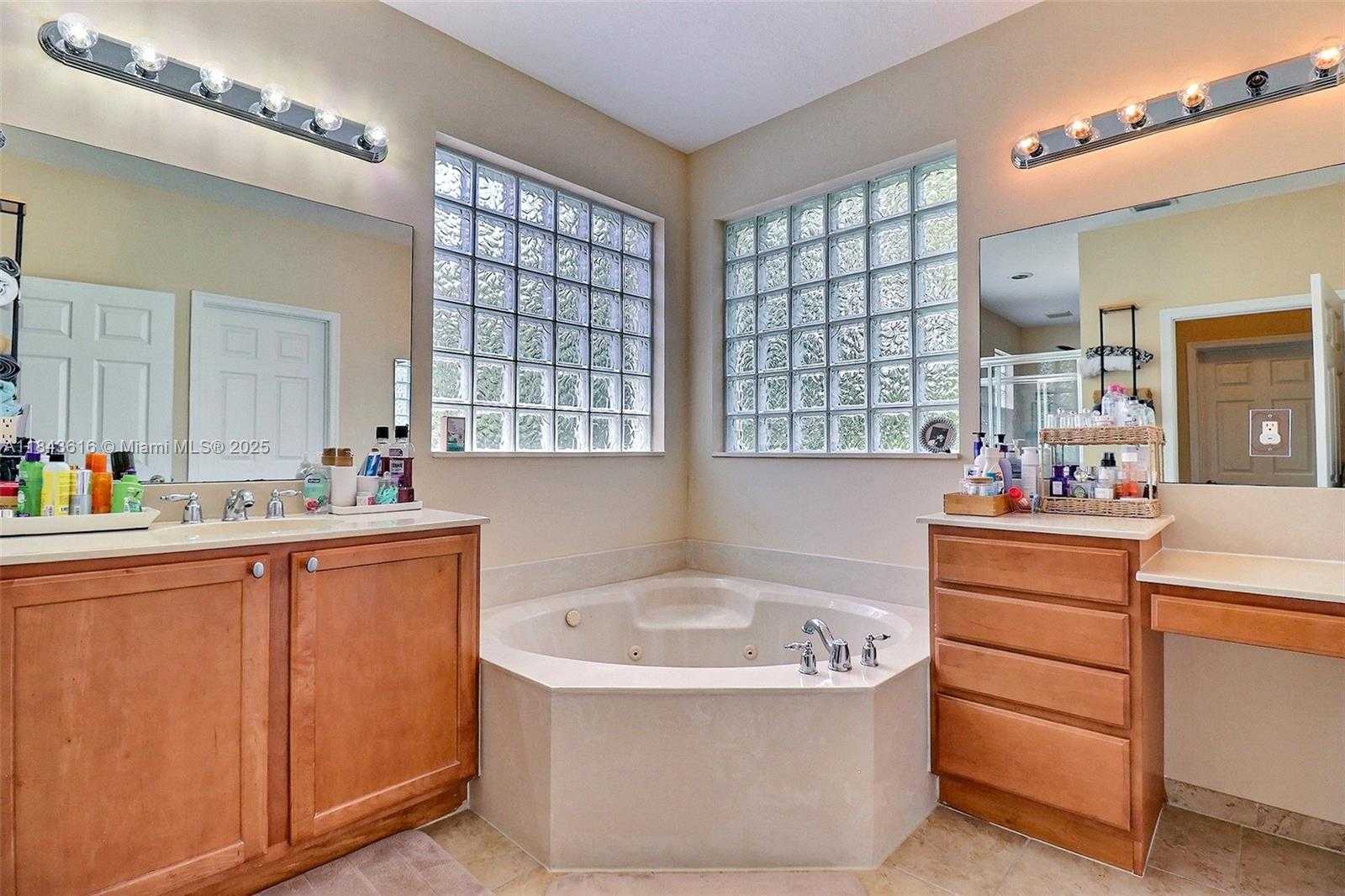 Small Image of 1094 GROVE PARK CIR, Boynton Beach Number 16