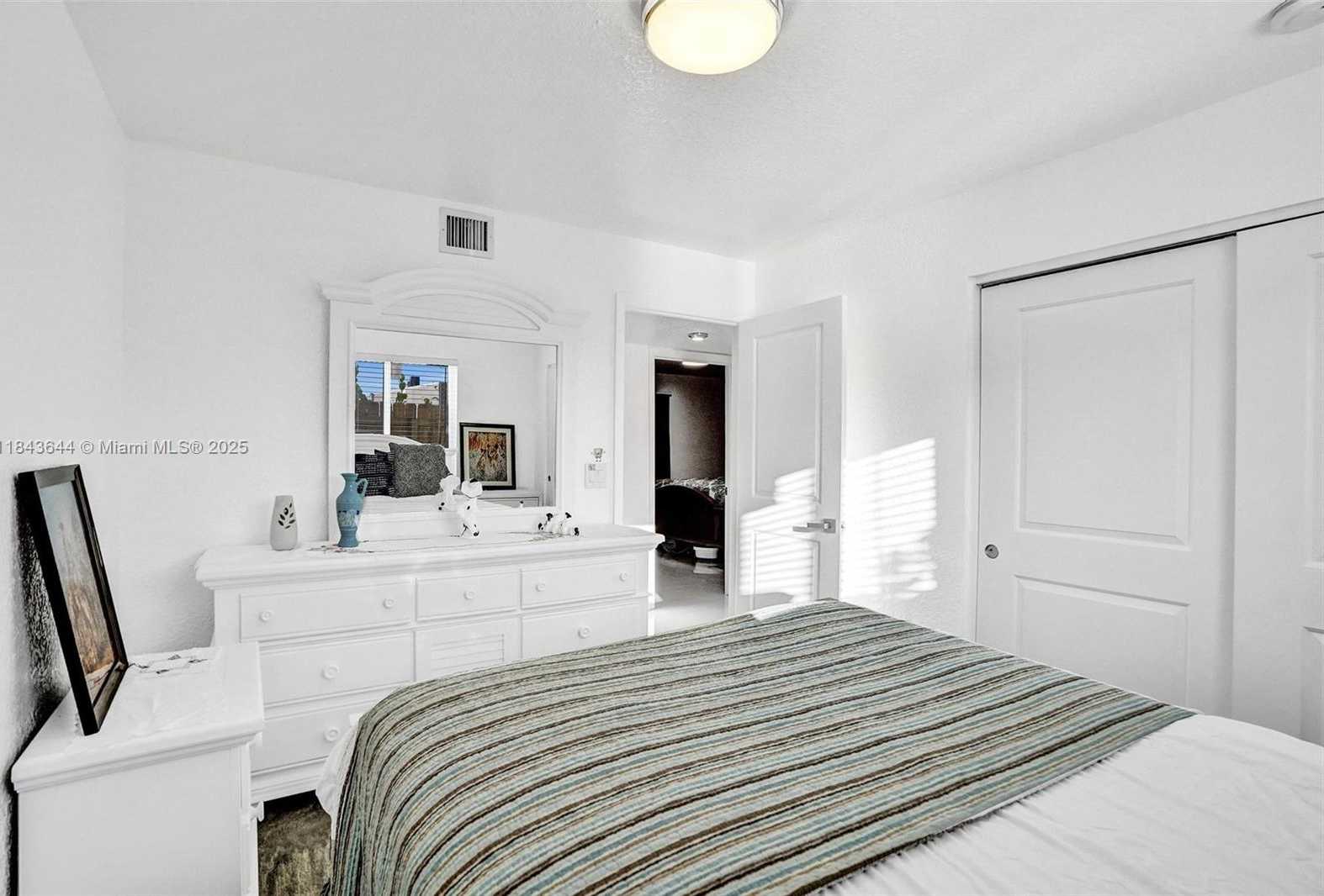 Small Image of 320 NORTH EAST 33RD ST, Oakland Park Number 12