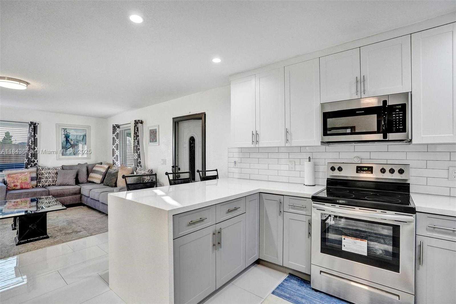 Small Image of 320 NORTH EAST 33RD ST, Oakland Park Number 2