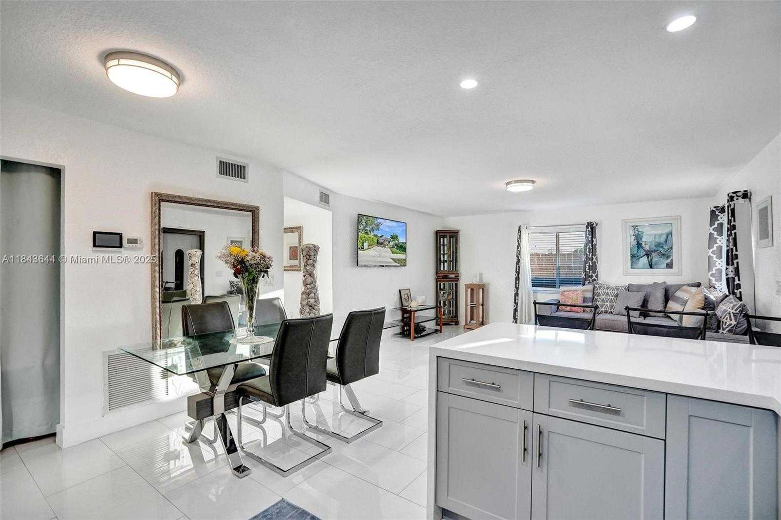 Small Image of 320 NORTH EAST 33RD ST, Oakland Park Number 5