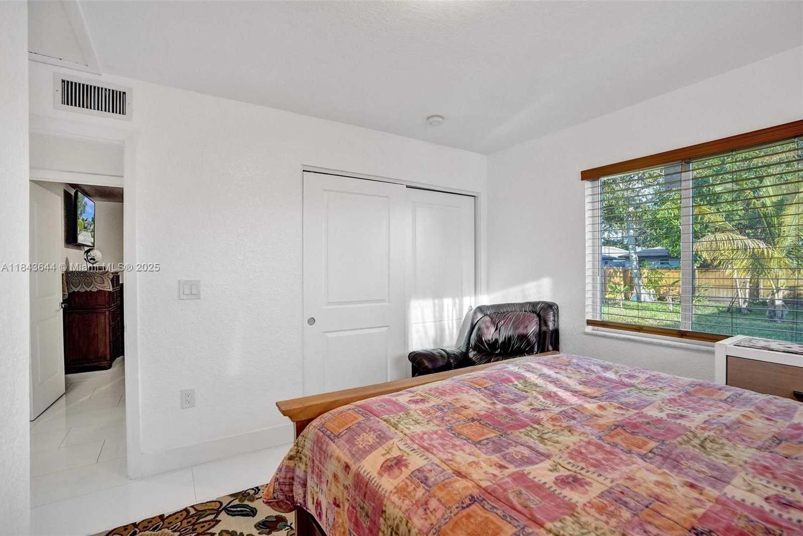 Small Image of 320 NORTH EAST 33RD ST, Oakland Park Number 8