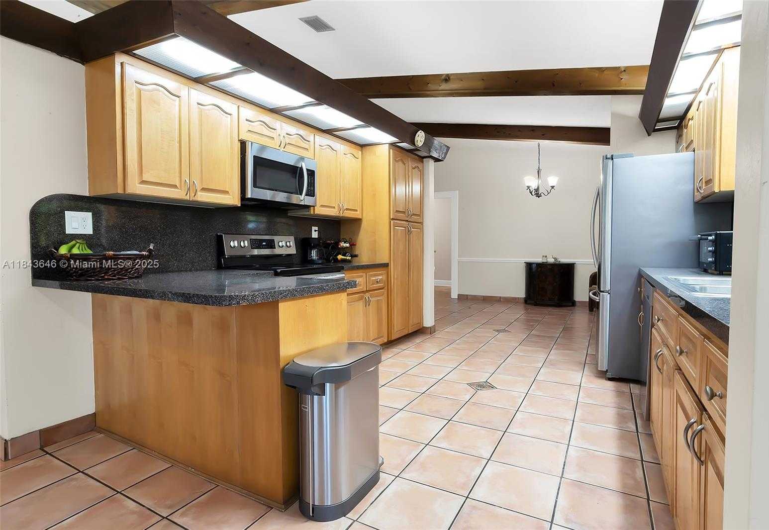 Small Image of 11040 SOUTH WEST 140TH AVE, Miami Number 14