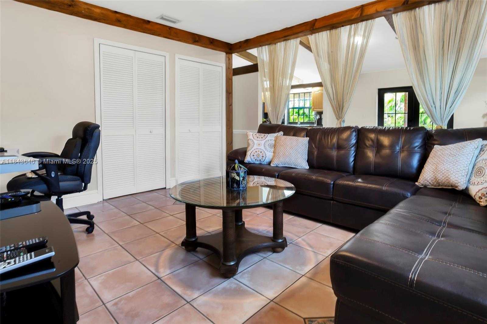 Small Image of 11040 SOUTH WEST 140TH AVE, Miami Number 21