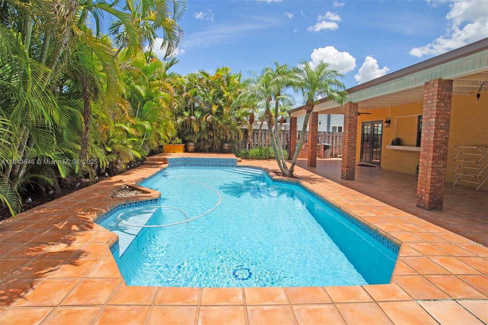 Small Image of 11040 SOUTH WEST 140TH AVE, Miami Number 3