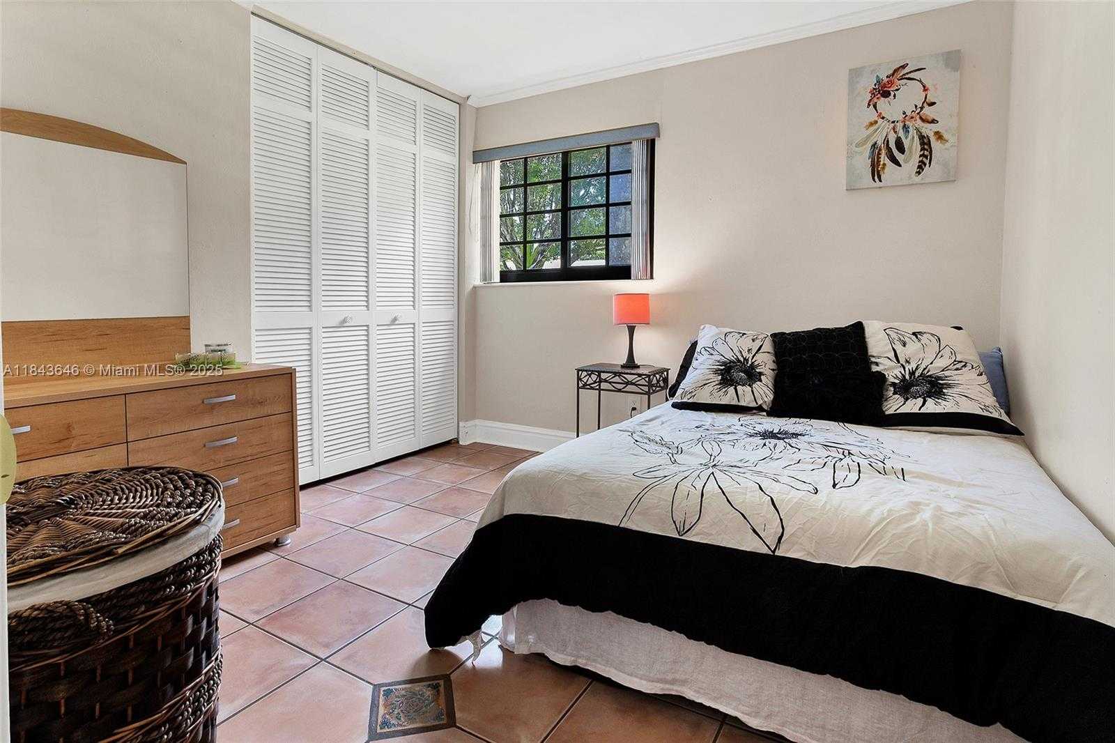 Small Image of 11040 SOUTH WEST 140TH AVE, Miami Number 30