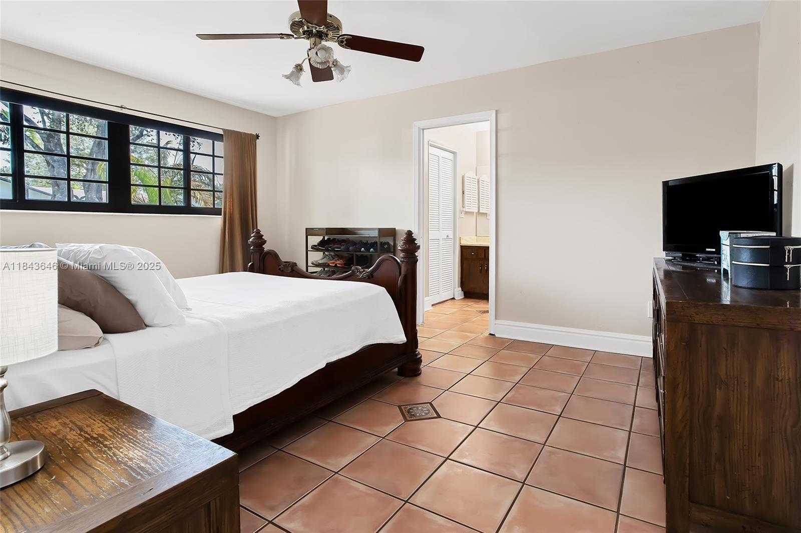 Small Image of 11040 SOUTH WEST 140TH AVE, Miami Number 32