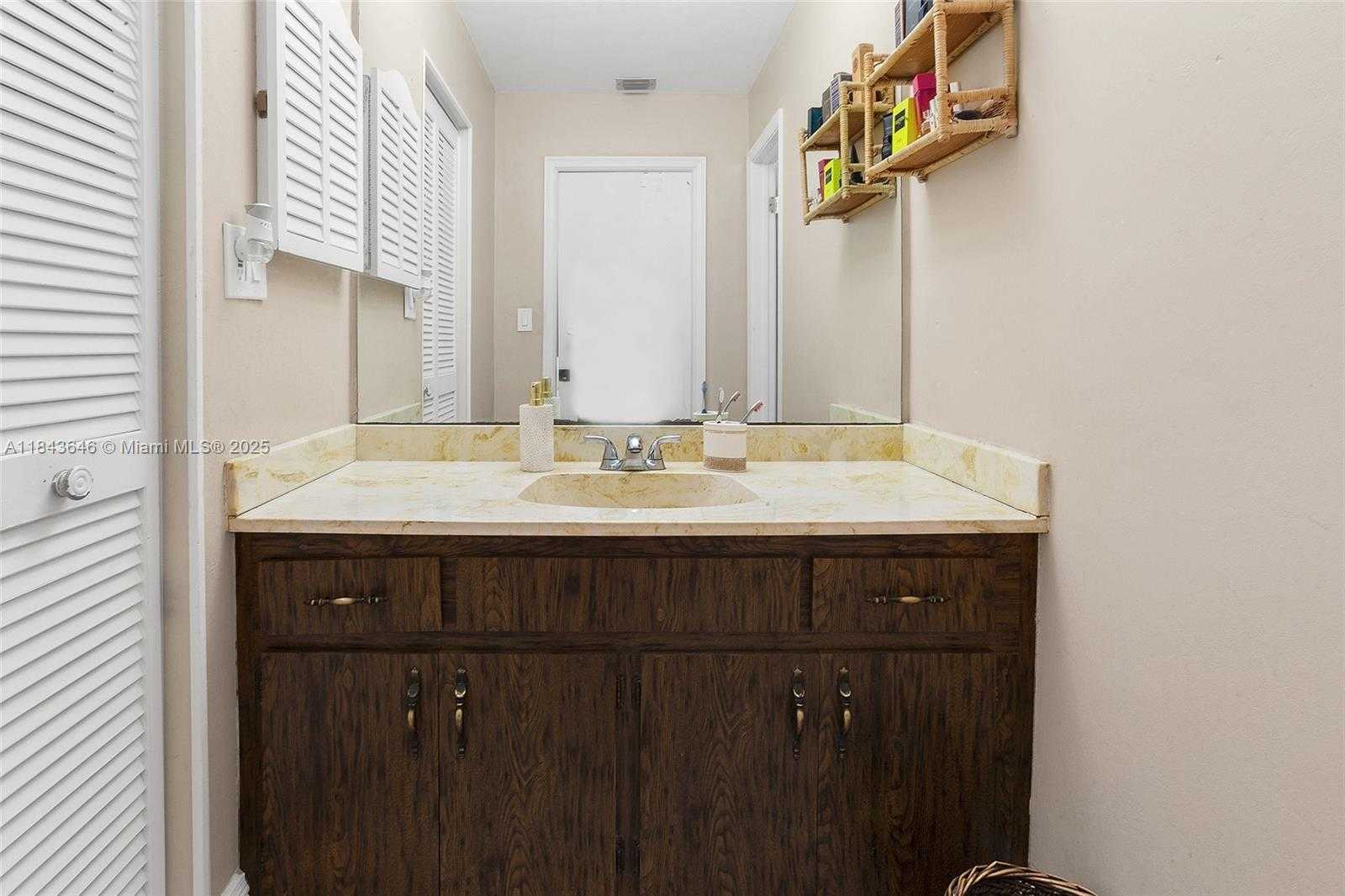 Small Image of 11040 SOUTH WEST 140TH AVE, Miami Number 34