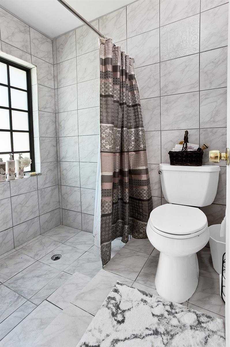 Small Image of 11040 SOUTH WEST 140TH AVE, Miami Number 35