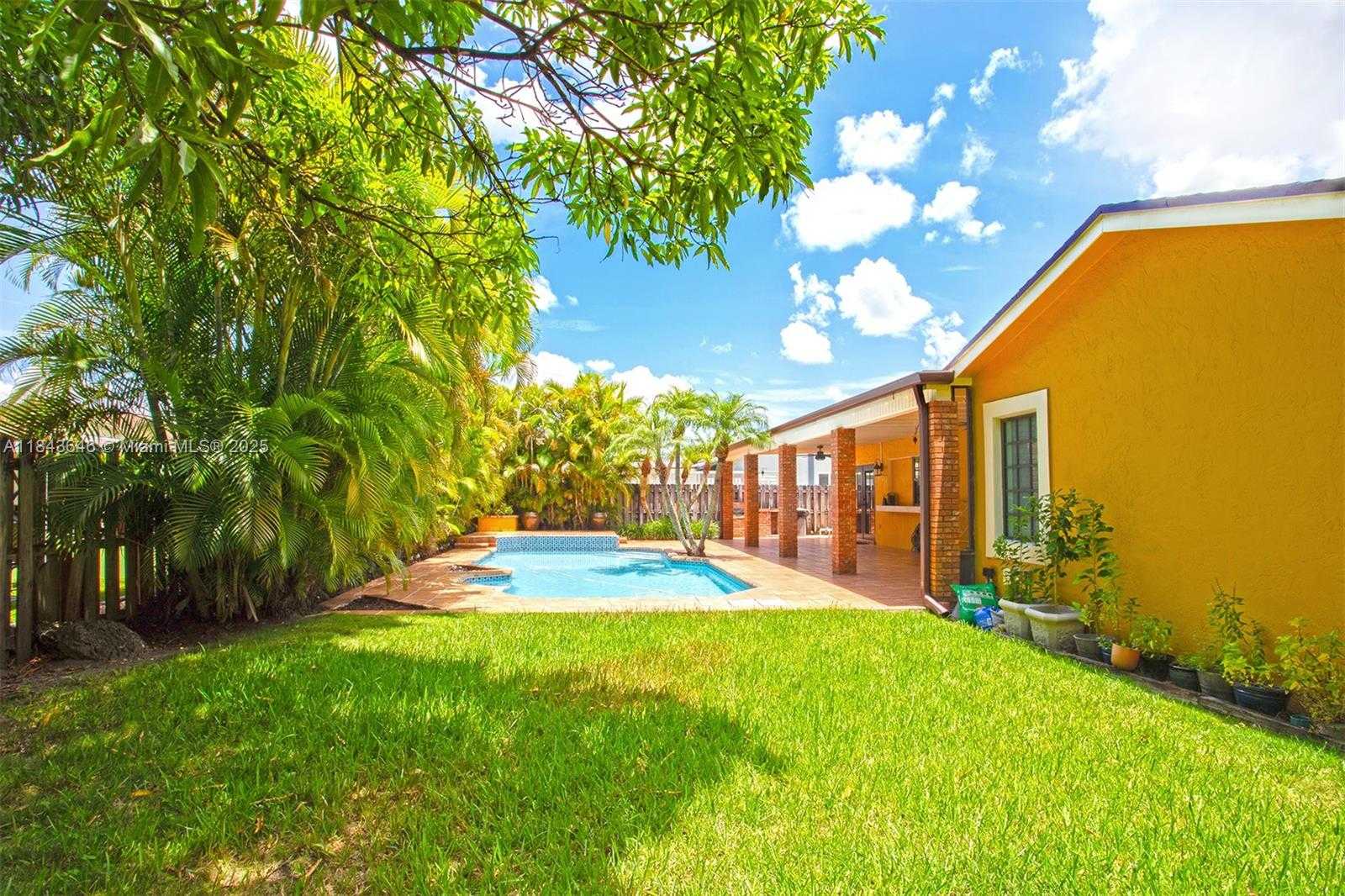 Small Image of 11040 SOUTH WEST 140TH AVE, Miami Number 37