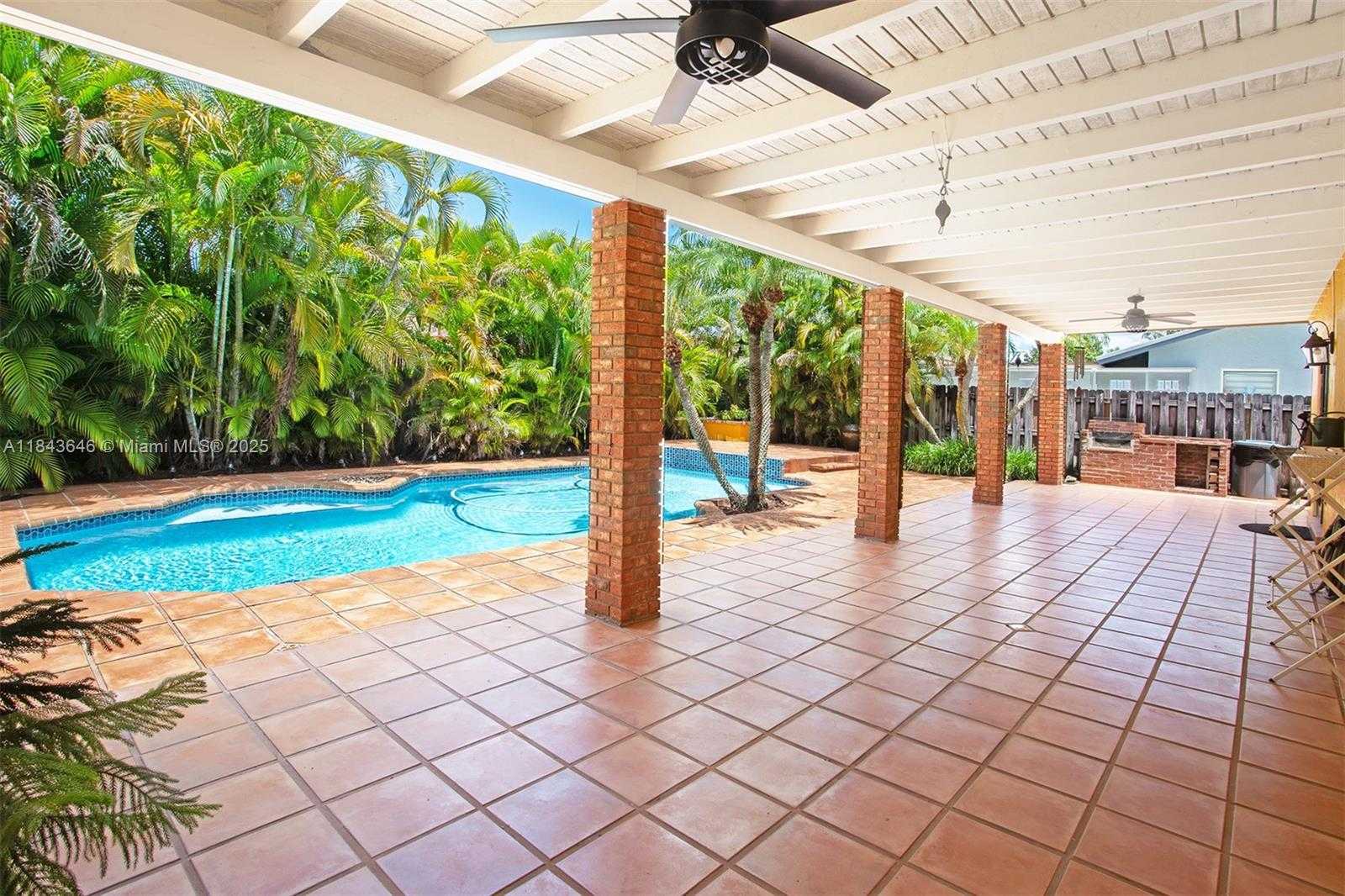 Small Image of 11040 SOUTH WEST 140TH AVE, Miami Number 4