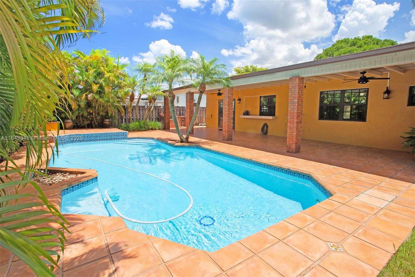 Small Image of 11040 SOUTH WEST 140TH AVE, Miami Number 40