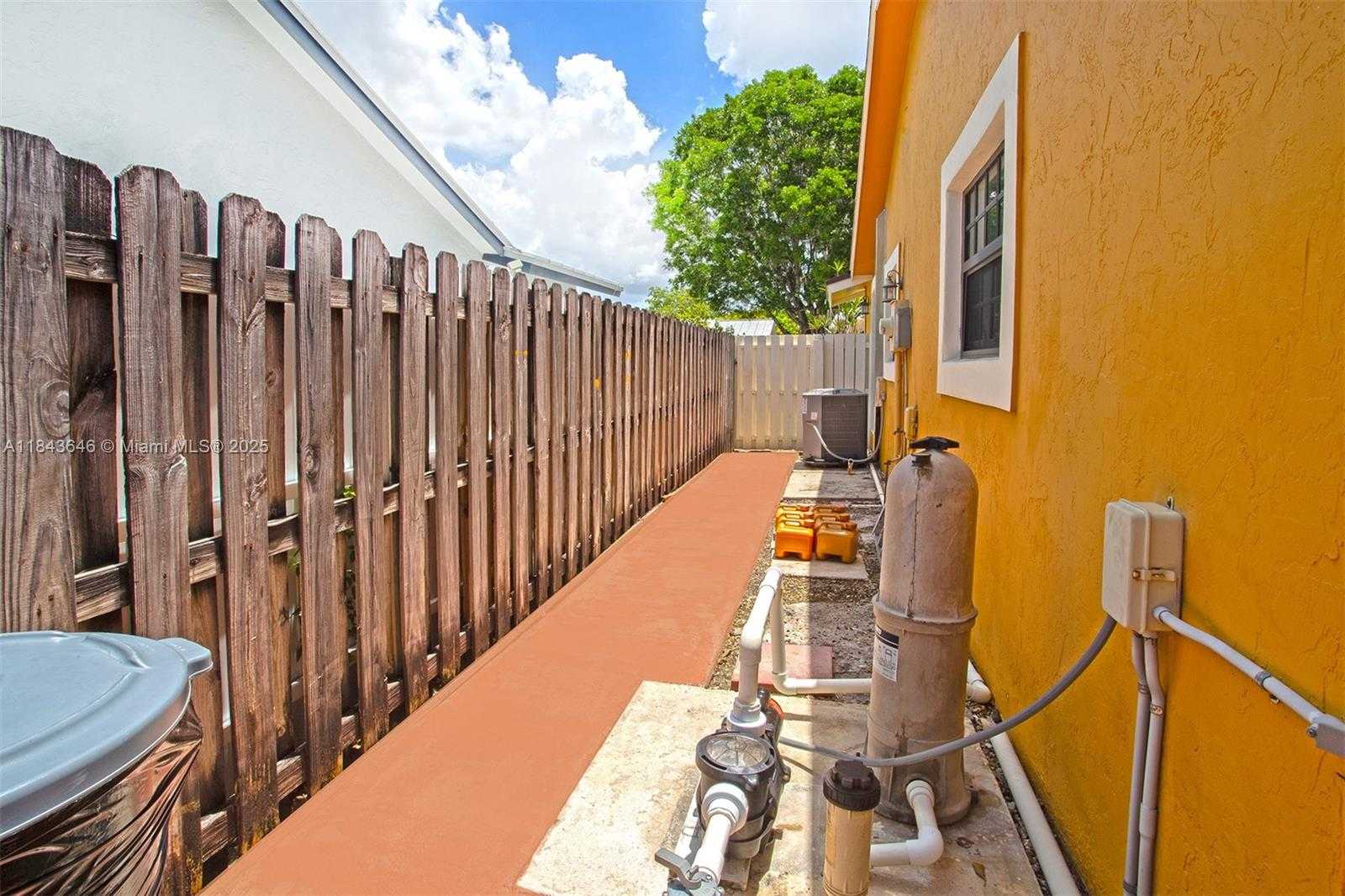 Small Image of 11040 SOUTH WEST 140TH AVE, Miami Number 44