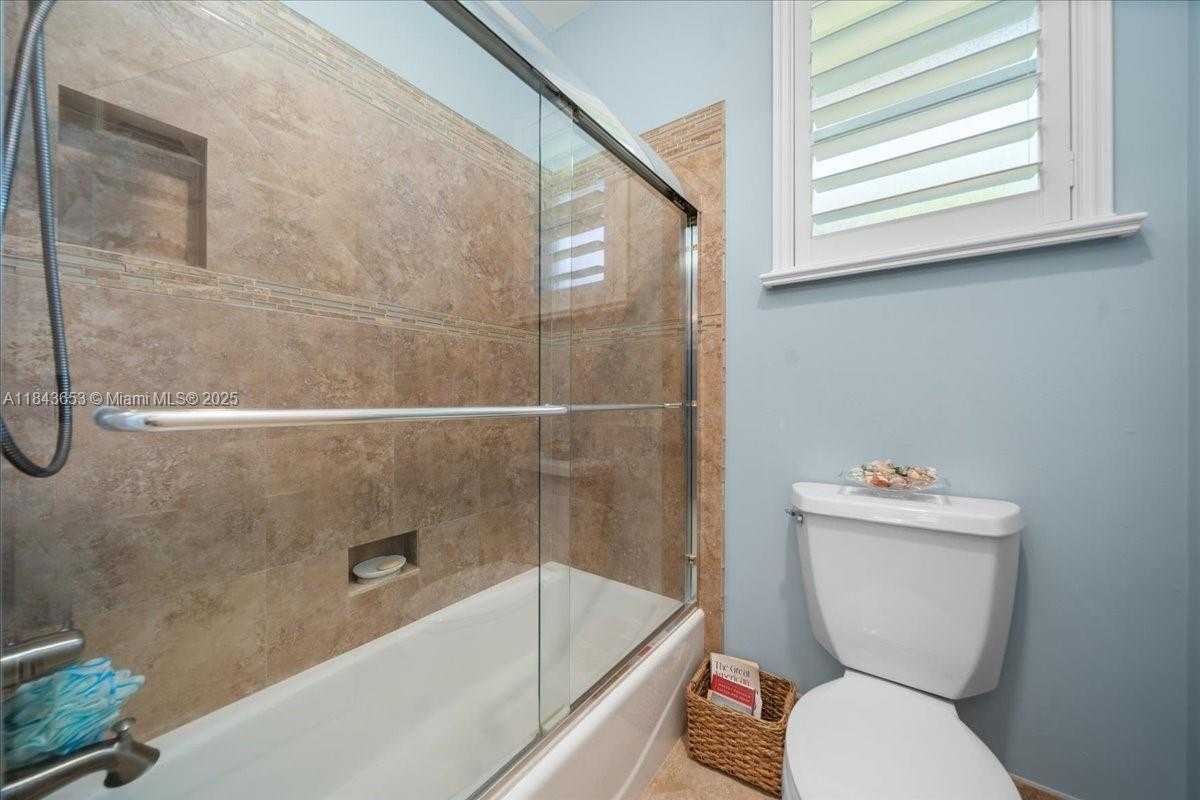 Small Image of 125 DOCKSIDE CIR, Weston Number 20