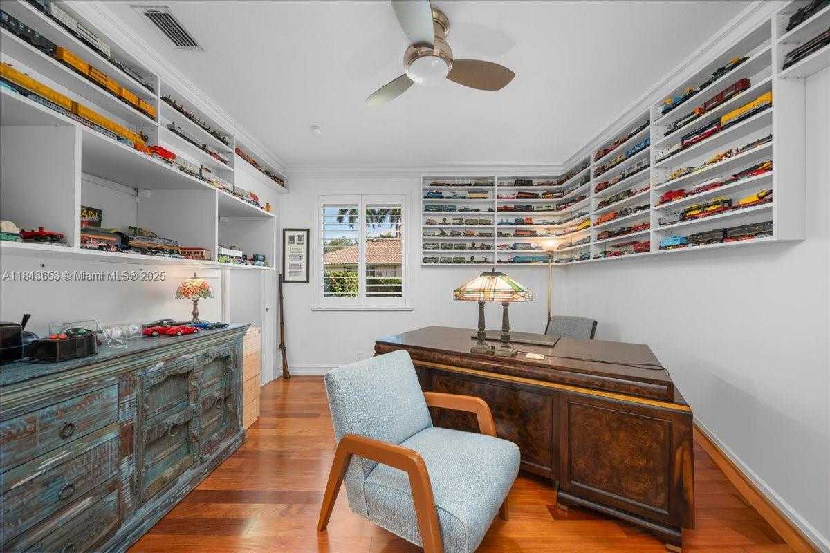 Small Image of 125 DOCKSIDE CIR, Weston Number 38