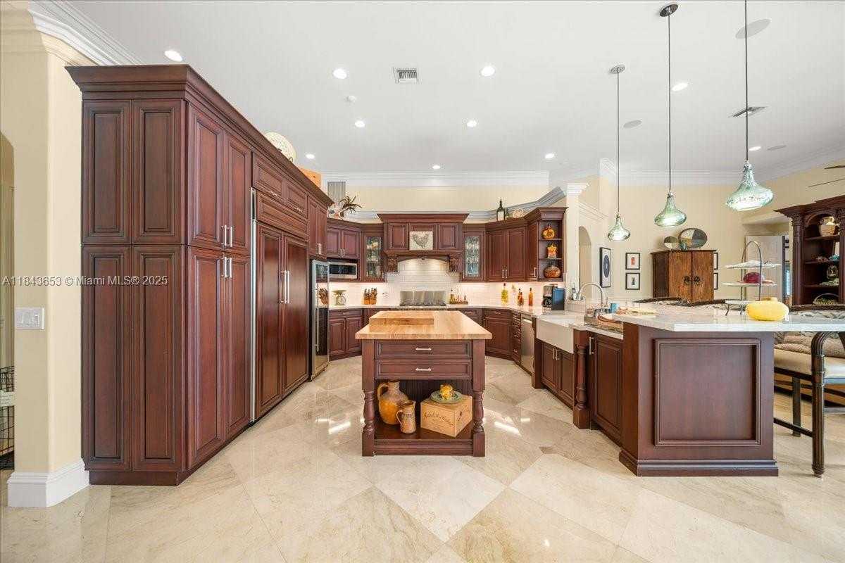 Small Image of 125 DOCKSIDE CIR, Weston Number 4