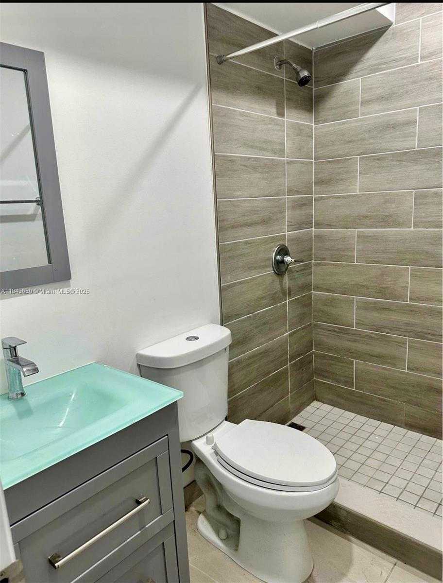 Small Image of 6420 WASHINGTON ST, Hollywood Number 13