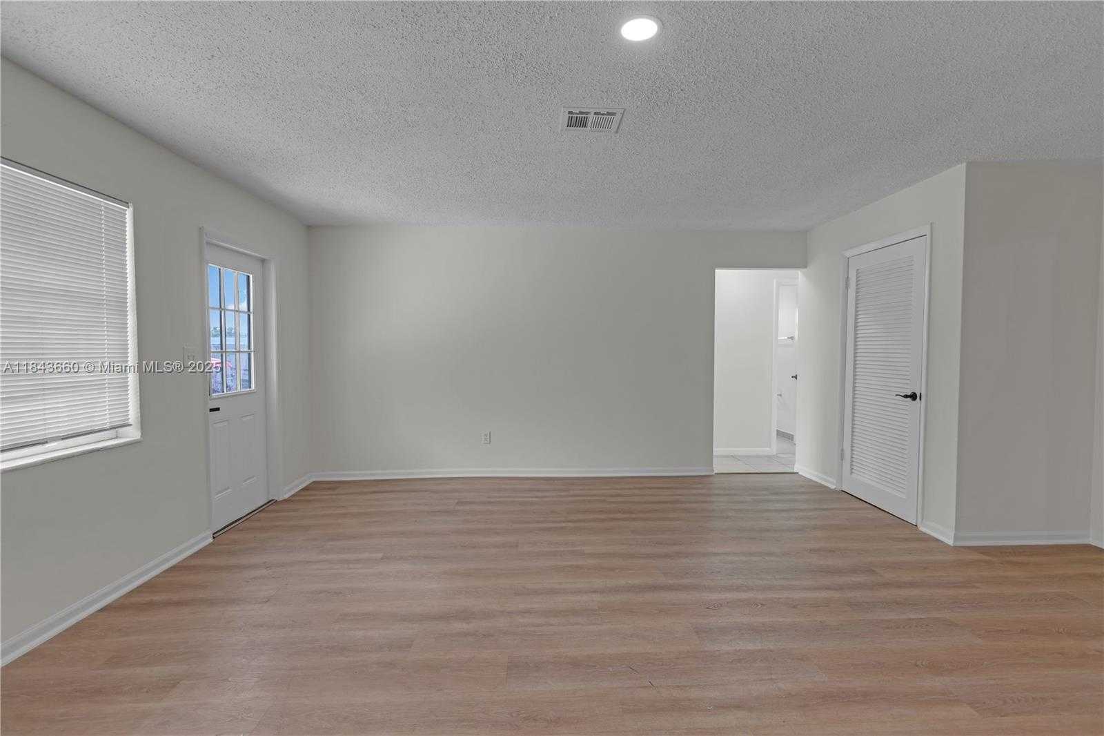 Small Image of 6420 WASHINGTON ST, Hollywood Number 2