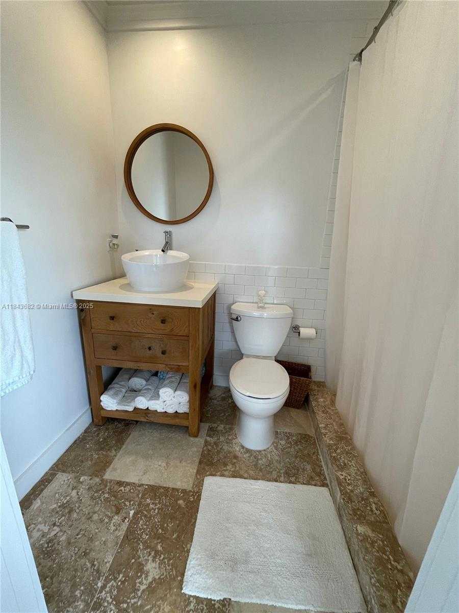 Small Image of 6892 GREAT HARBOUR DR, Out of City Number 17