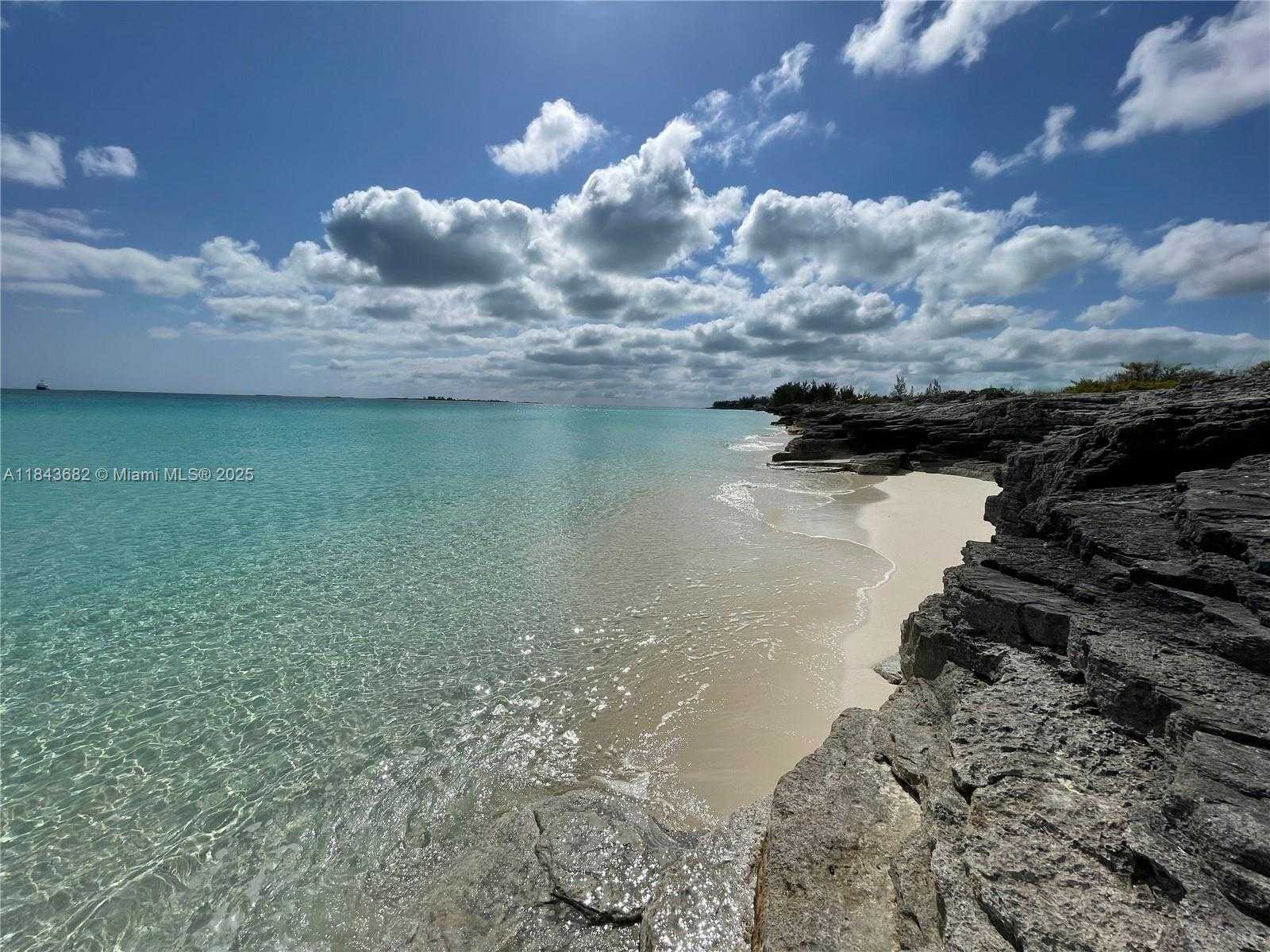 Small Image of 6892 GREAT HARBOUR DR, Out of City Number 26