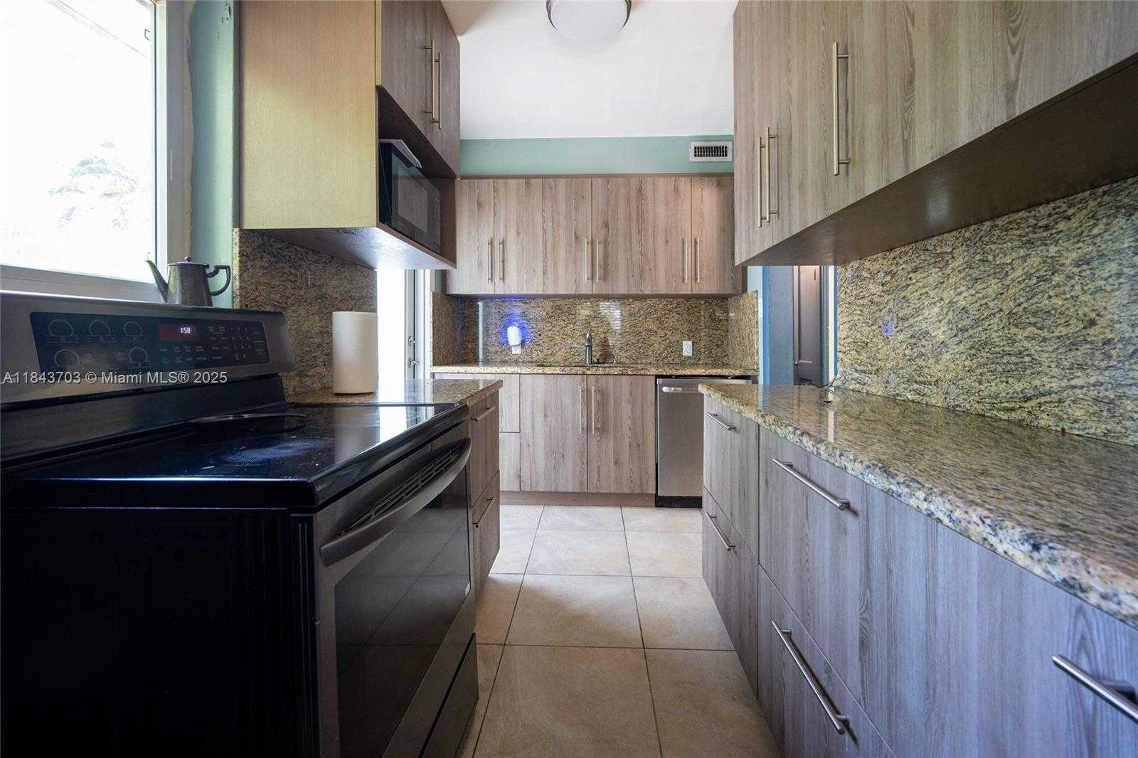 Small Image of 13325 NORTH EAST 10TH AVE, North Miami Number 13