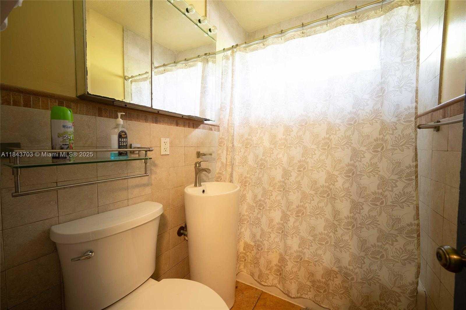 Small Image of 13325 NORTH EAST 10TH AVE, North Miami Number 14