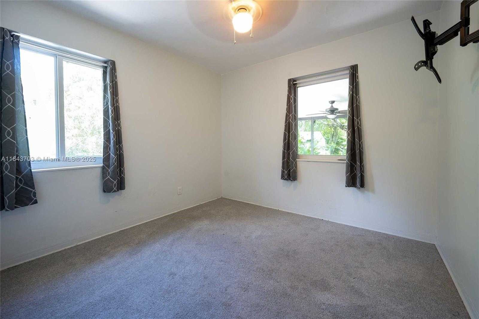 Small Image of 13325 NORTH EAST 10TH AVE, North Miami Number 16