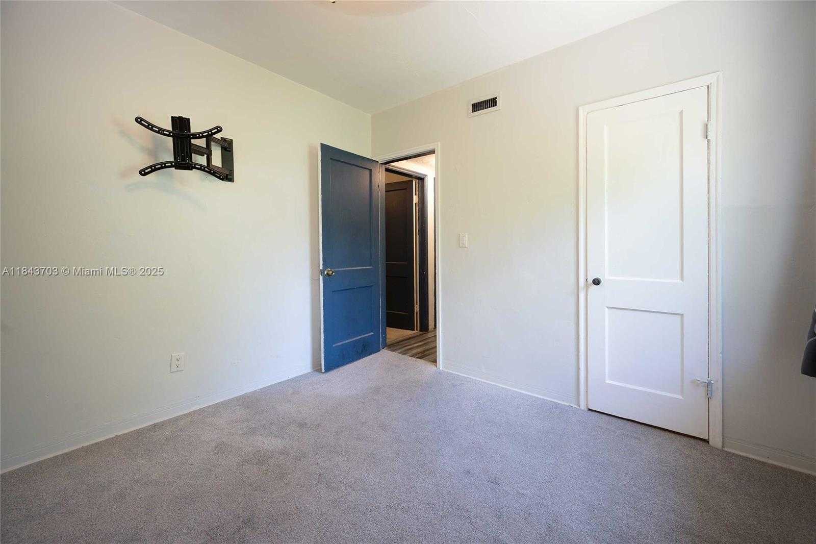 Small Image of 13325 NORTH EAST 10TH AVE, North Miami Number 17