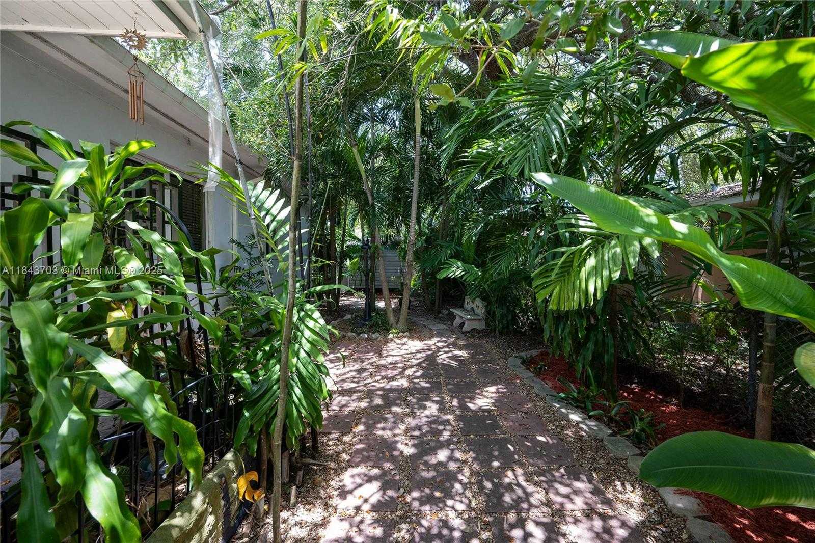 Small Image of 13325 NORTH EAST 10TH AVE, North Miami Number 3
