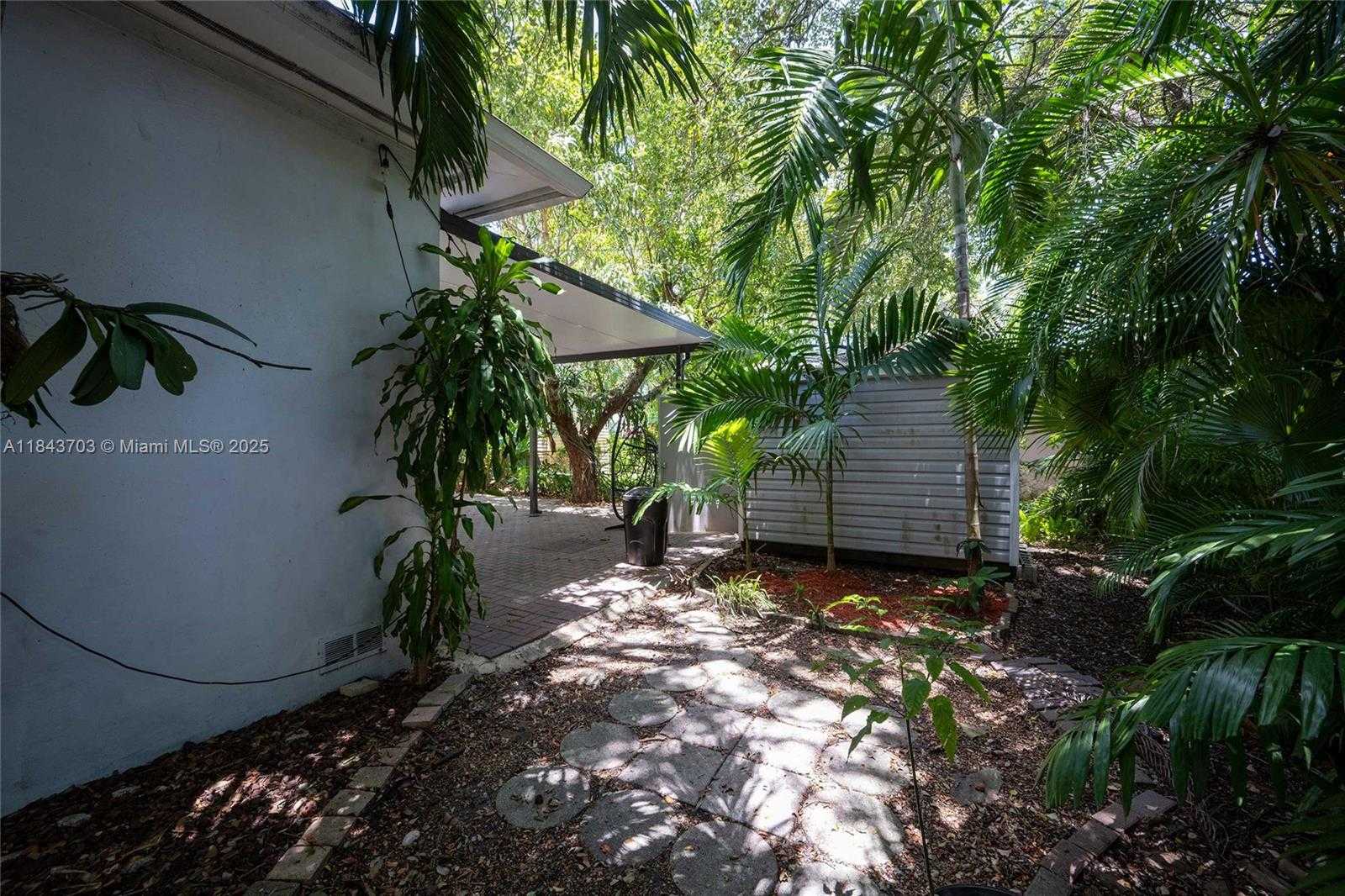 Small Image of 13325 NORTH EAST 10TH AVE, North Miami Number 4
